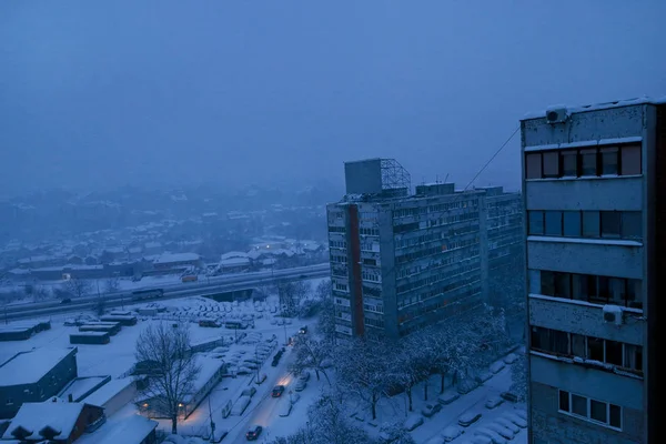 Прекрасний Зимовий Вид Будинки Будівлі Дахами Покритими Сильним Снігом Сніжному — стокове фото
