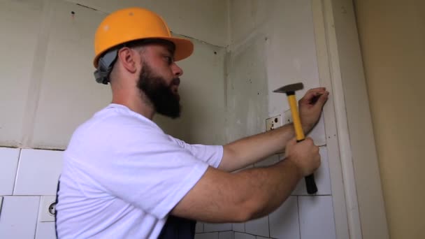 Construction Worker Handyman Working Renovation Work Builder Yellow Hammer Strikes — Stock Video