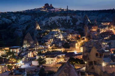 Göreme, Kapadokya günbatımı üzerinde. Ünlü balon fligths ortasına