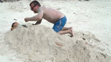 Bir adam bir kadına kum ile uyuya kalır. Bölüm 2