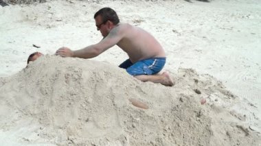 Bir adam bir kadına kum ile uyuya kalır. Bölüm 3