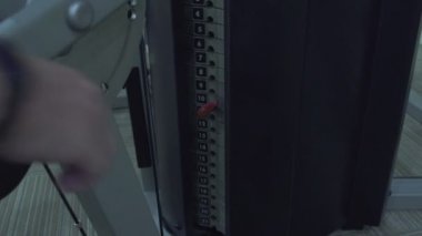 Mans el ağırlık demir plaka 13 9 spor simülatörde ayarlar. Bölüm 3