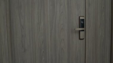 Kapı numaraları ve asmak bir işaret değil rahatsız etmez adam açar