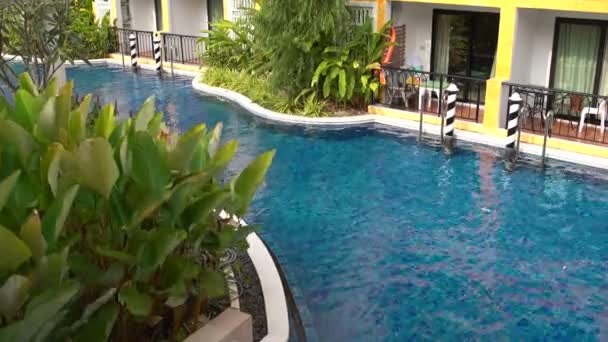 Outdoor swimming pool in the hotel — Stock Video