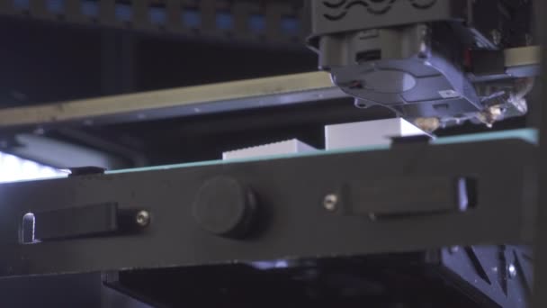 Caretaker imprimante 3D en action dans le laboratoire médical 