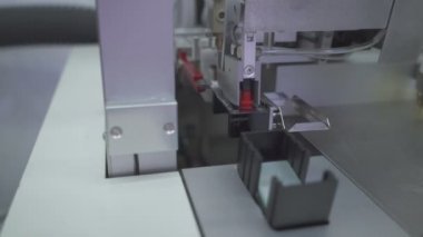 Tıbbi cihazlar için mikroskop objektif ve kapak slaytlar ile çalışır. Bölüm 1