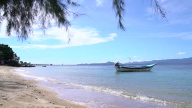 Bir tekne denize plaja Guzel manzaralar