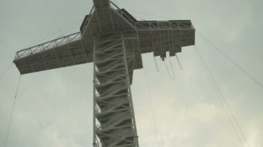 Cazibe Bungee jumping.