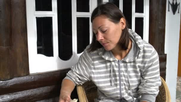 Girl eating durian hands — Stock Video