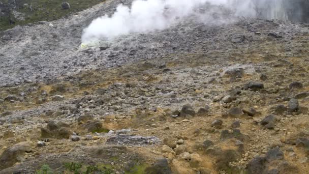 Fumarola en el volcán — Vídeo de stock