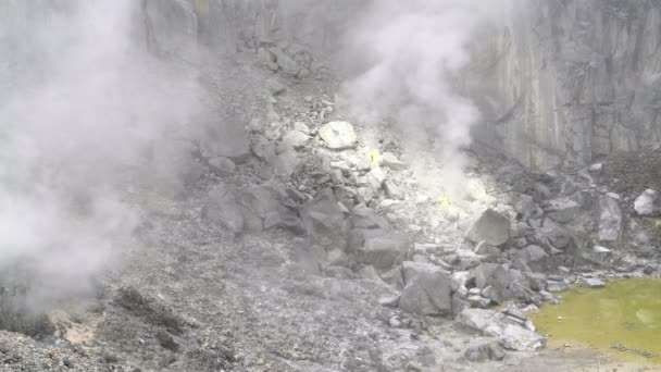 死火山のクレーター。噴気孔 — ストック動画