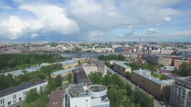 Uçan quadrocopter şehir St. Petersburg çekim. Bölüm 3 — Stok video