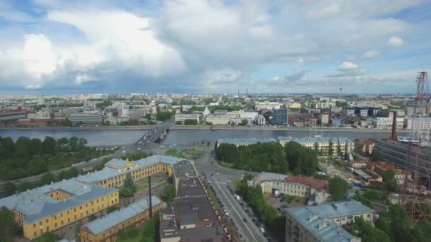 Disparos desde el cuadrohelicóptero volador de la ciudad de San Petersburgo. Parte 6 — Vídeo de stock