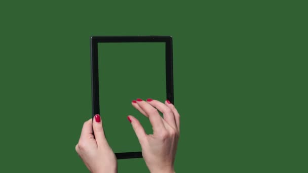 Chromakey. Green screen. Tablet in womens hands. Use the tablet. — Stock Video
