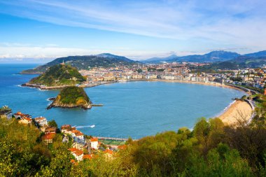 San Sebastian - Donostia şehir, Bask Ülkesi, İspanya, karşılıklı La Concha bay, Pirene Dağları ve Atlantik Okyanusu
