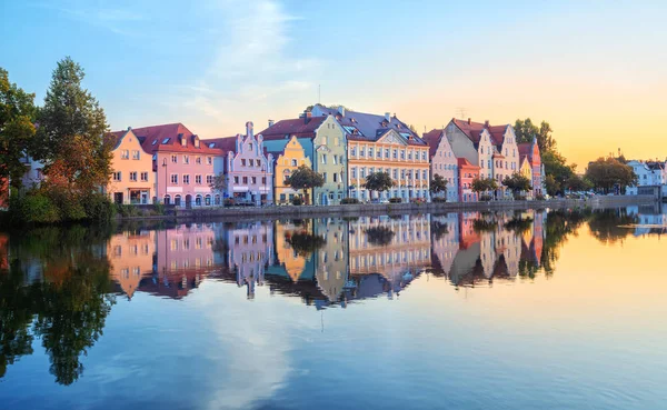 Старый Город Ландсхут Бавария Германия Традиционные Красочные Готические Дома Реке — стоковое фото