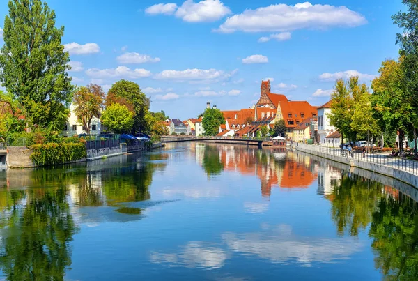 Casco Antiguo Medieval Gótico Landshut Baviera Alemania Reflejándose Río Isar —  Fotos de Stock