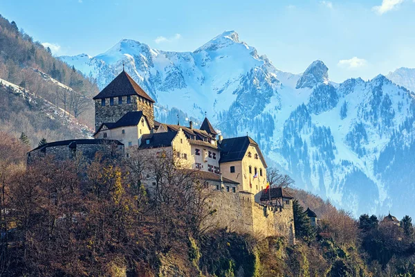 Vaduz Castle Liechtenstein Winter View Snow Covered Alps Mountains Background — Stock Photo, Image