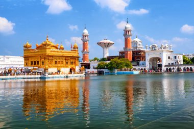 Altın Tapınak Harmandir Kutsal Havuzu, Amritsar, Pencap, Hindistan yansıtan Sahib, ana bir Sih Gurdwara dini site