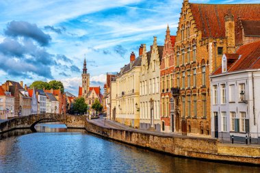 Bakan canal, Belçika Bruges tarihsel Old Town Poortersloge (kasabalı'nın Lodge) bina ve Gotik tarzı evler