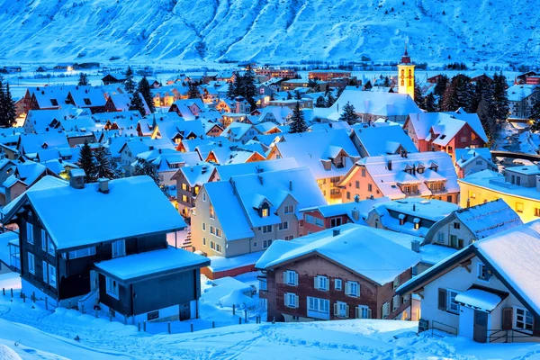 Andermatt Dorf Den Schweizer Alpen Schneebedeckt Winter Blauen Abendlicht Uri — Stockfoto