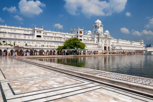 Biały Pałac Marmurowe Sąd Murem Święte Puli Złota Świątynia Amritsar — Zdjęcie stockowe