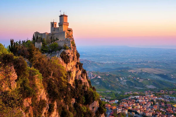 Guaita Tower Fortress op Sunrise, San Marino — Stockfoto