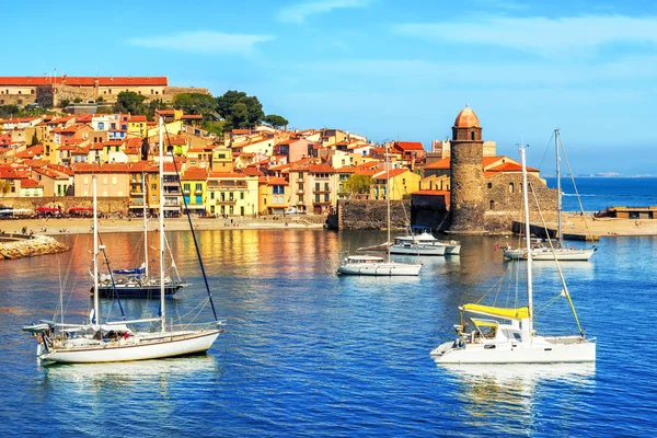 Collioure, Γαλλία, μια δημοφιλής πόλη-θέρετρο στη Μεσόγειο θάλασσα — Φωτογραφία Αρχείου