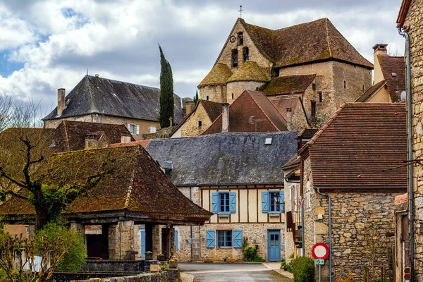 Creysse, sebuah desa Perancis khas di Quercy Haut, Lot departemen — Stok Foto