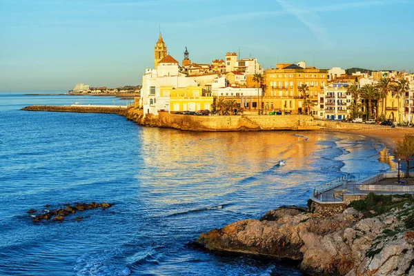 Sitges, Spanyolország, a történelmi üdülőváros a Costa Dorada — Stock Fotó