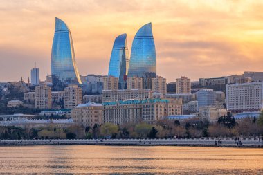 Bakü, Azerbaycan, şehir manzarası ve Çiçek Kulesi gökdelenleri