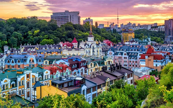 Kiev, Oekraïne, Vozdvyzhenka Barrio in het historische centrum van de stad — Stockfoto