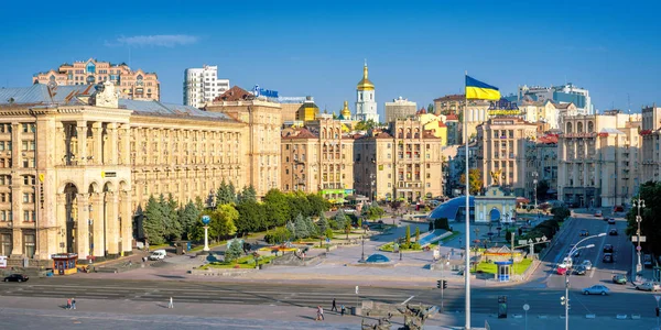 Kyjev, Ukrajina, Maidan Nezaležnost nebo náměstí nezávislosti v th — Stock fotografie