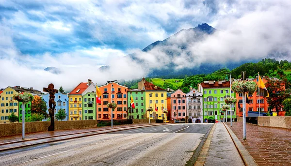 Innsbruck stad in Alpen gebergte, Oostenrijk — Stockfoto