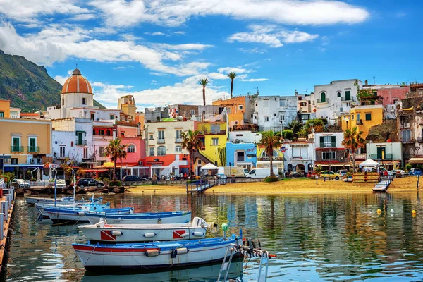 Forio, město na ostrově Ischia, Neapol, Itálie — Stock fotografie