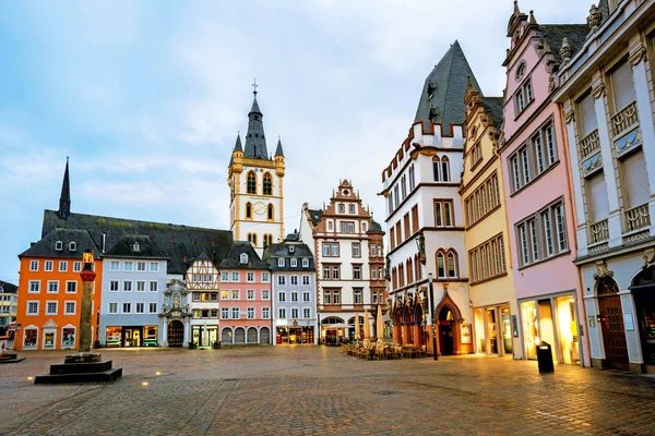 Plaza del Mercado Histórico en el casco antiguo de Tréveris, Alemania — Foto de Stock