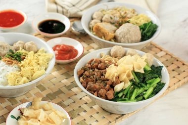 Mie Ayam Bakso Tavuk Erişteli Köfte Endonezya 'da Popüler Sokak Yemekleri 