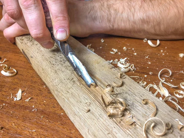 Carpinteiro Faz Seu Trabalho Processamento Madeira Mão — Fotografia de Stock