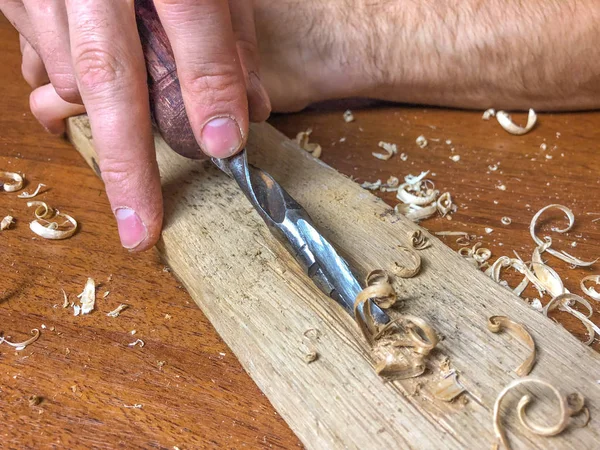 Carpinteiro Faz Seu Trabalho Processamento Madeira Mão — Fotografia de Stock