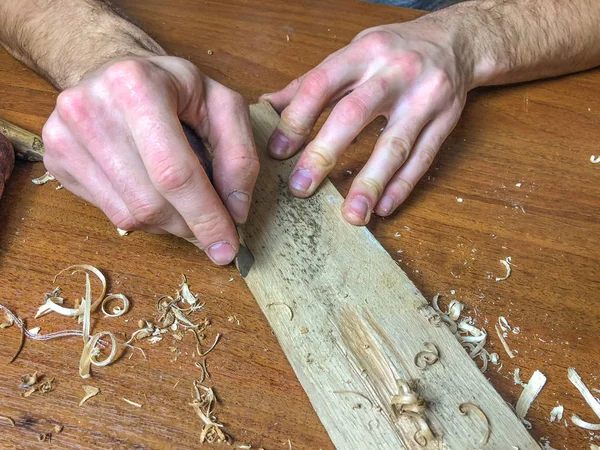 Carpinteiro Faz Seu Trabalho Processamento Madeira Mão — Fotografia de Stock