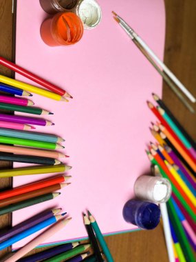 sanatçının Danışma çalışmaları sırasında. yaratıcı karışıklık.