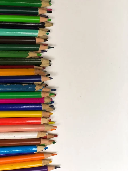 Die Bleistiftpalette Wird Während Des Zeichnens Auf Dem Tisch Ausgelegt — Stockfoto