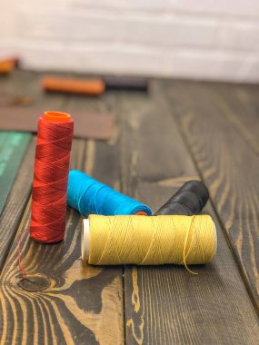 Ana deri ürünleri üreten iş deri.