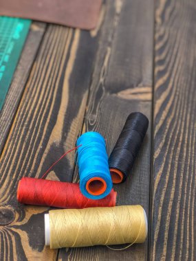 Ana deri ürünleri üreten iş deri.