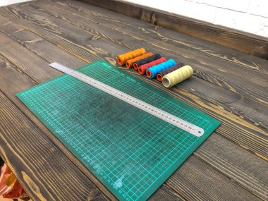 Ana deri ürünleri üreten iş deri.