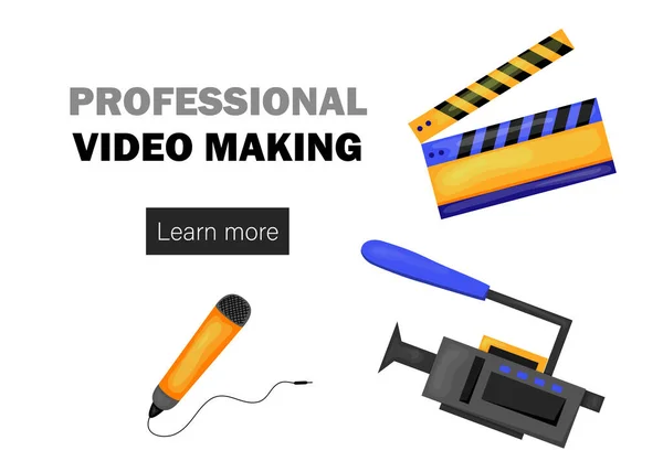 Kleine personages die een film maken. Exploitant met behulp van camera en personeel met professionele apparatuur opnamefilm. Regisseur bij Megaphone, People with Clapperboard en Reel Film. Cartoon Vector Illustratie — Stockvector