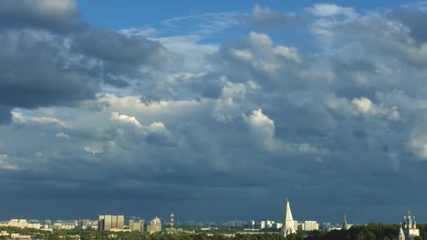 Il cielo sopra la città Video Stock