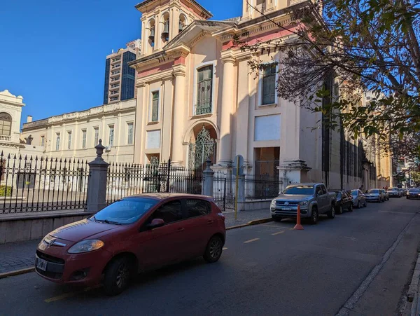 Cordoba, Arjantin - 10 Mayıs 2025: Cordoba 'da inşa edilen Iglesia San Francisco de la Inmaculada sadece kilise değil, aynı zamanda müzedir..