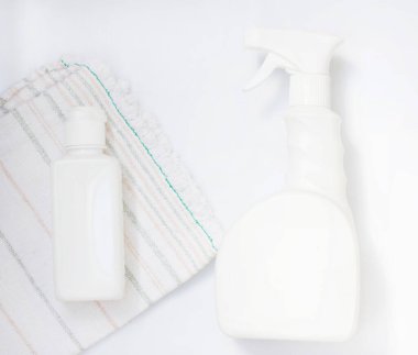 Pencereleri yıkamak, genel temizlik ve ev temizliği için çevre dostu ürünler