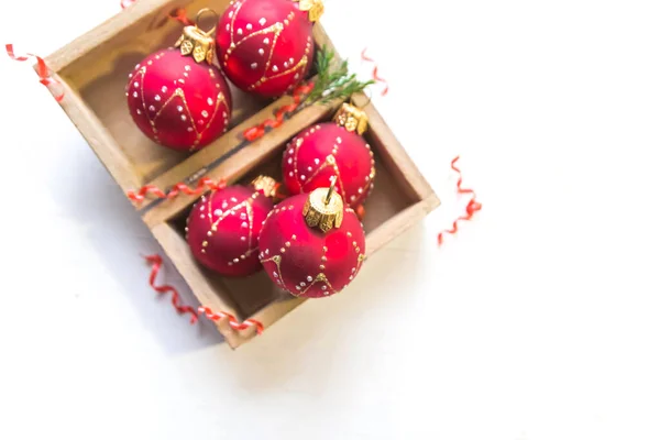 Jouets Arbre Noël Rouge Avec Motif Doré Dans Boîte — Photo